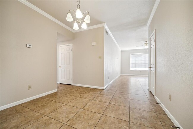 Building Photo - 2255 Braeswood Park Dr