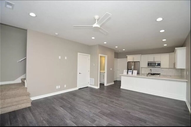 Building Photo - 660 SE Greyson Ln