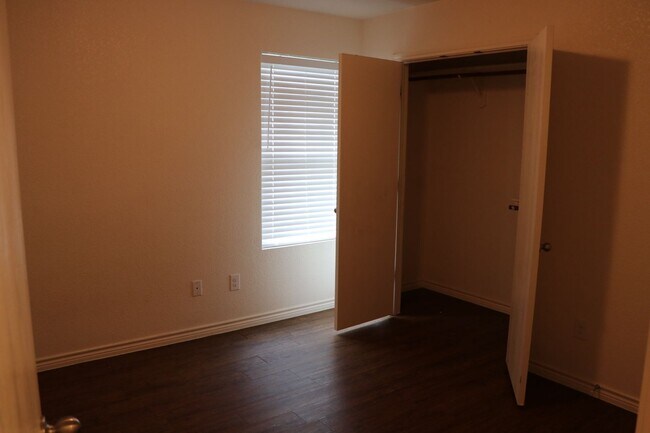 Building Photo - 4600 Waterproof Dr