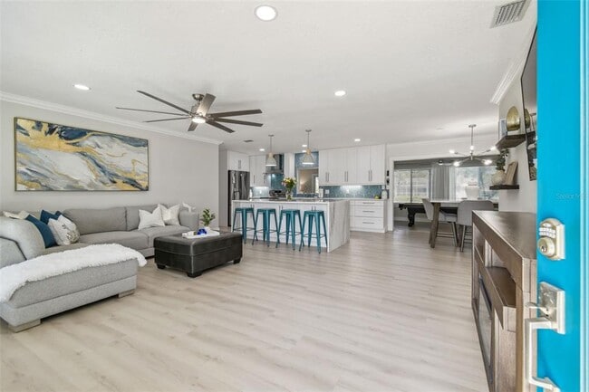 Building Photo - 3922 Fontainebleau Dr