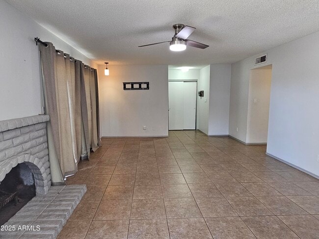 Building Photo - 1622 W Village Way