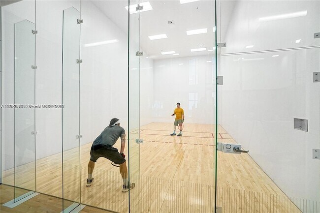 Building Photo - 851 NE 1st Ave