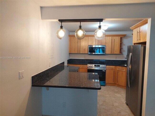 Building Photo - 255 Poinciana Island Dr