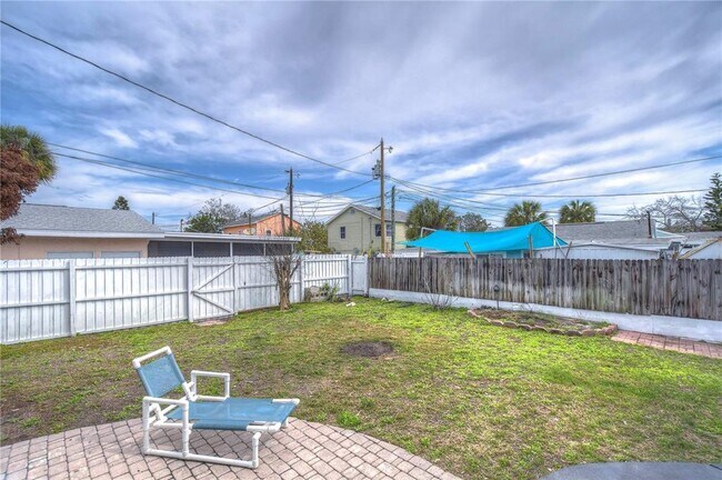 Building Photo - 5737 Shore Blvd S