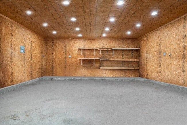 Building Photo - 5911 Steiner