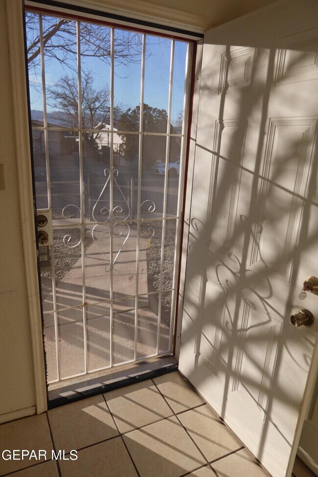 Building Photo - 10736 Obsidian St