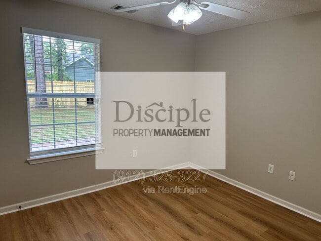 Building Photo - 355 Shady Oak Cir