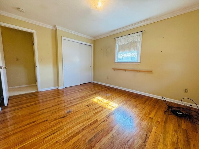 Building Photo - 2715 Manhattan Dr