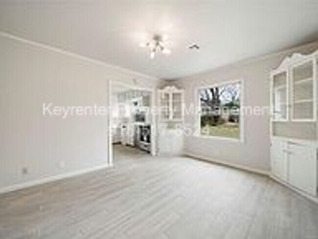 Building Photo - Updated 2 Bed 1 Bath Rental Home Tulsa