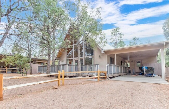 Building Photo - 1120 N Gila Dr