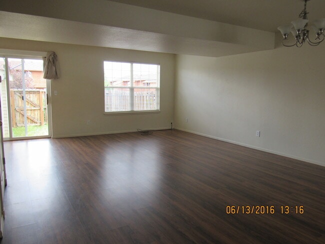 Building Photo - TWO STORY CONDO IN RIFLE!