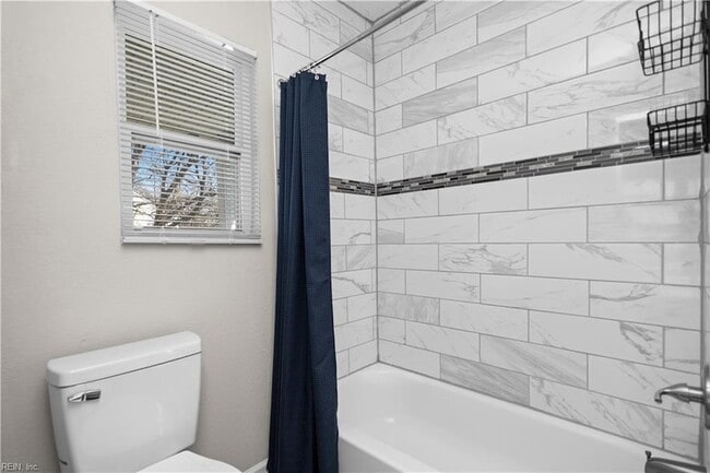 Building Photo - 926 W 26th St