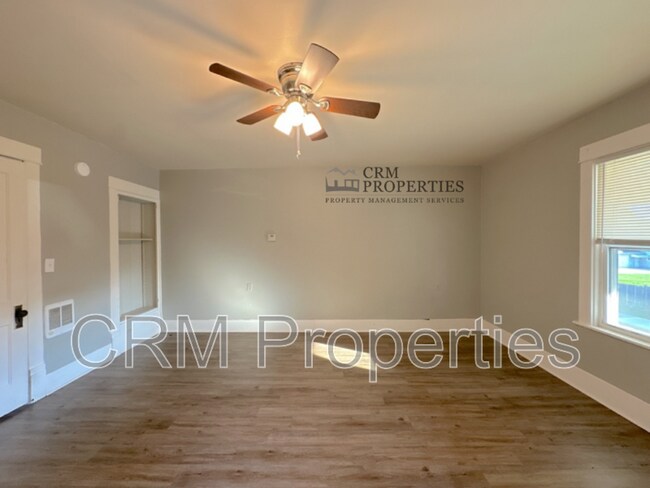 Building Photo - 611 N Main St