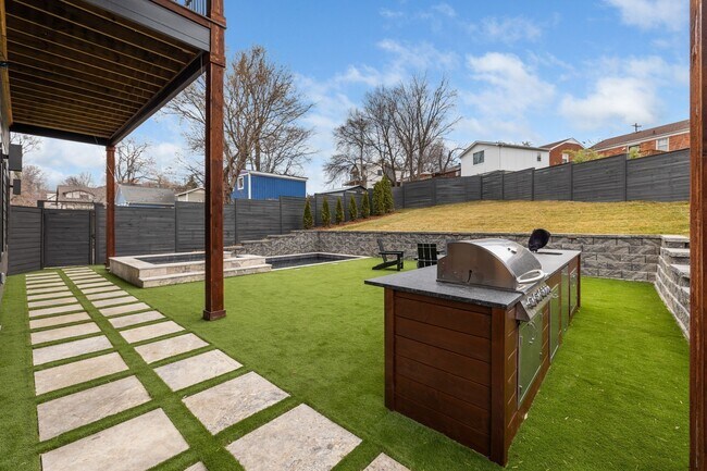 Building Photo - 601 S 9th St