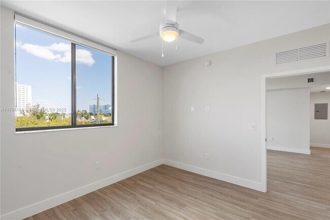 Building Photo - 1559 NW 15th Street Rd