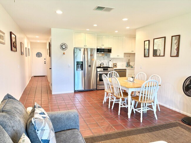 Building Photo - Surfside III / Port Hueneme / 1 bedroom on the 2nd floor with Oceanviews!