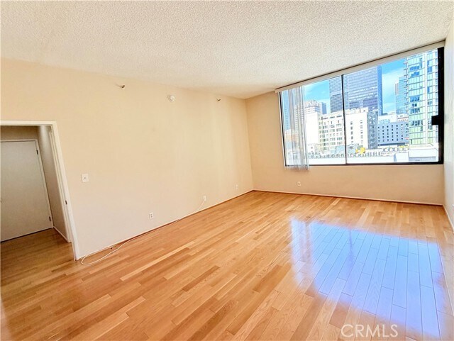 Building Photo - 600 W 9th St