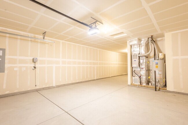 Building Photo - Brand New Home in an Amenity Filled Neighborhood