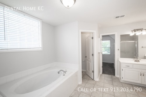 Building Photo - 9105 W 132nd Terrace