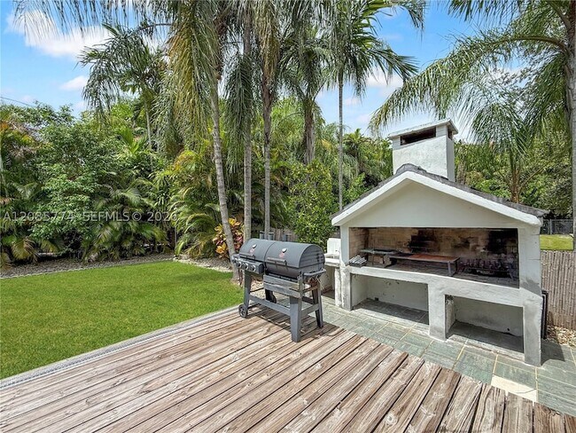 Building Photo - 3128 Coconut Grove Dr