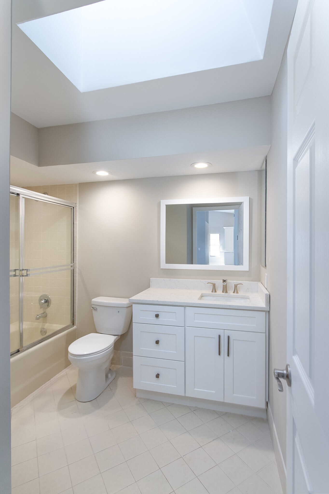 Guest bath - 8555 Eagle Run Dr