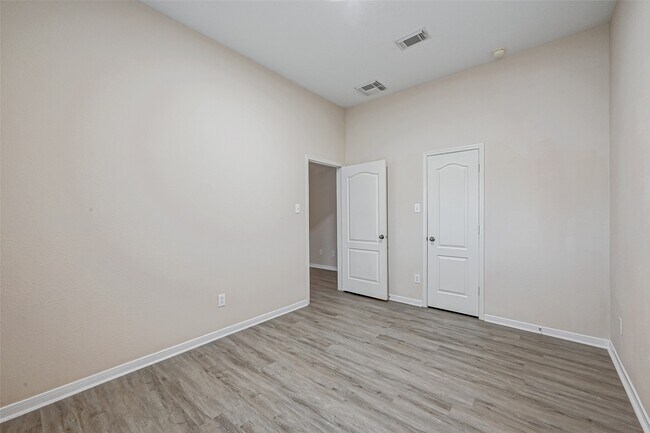 Building Photo - 6923 Grants Hollow Ln