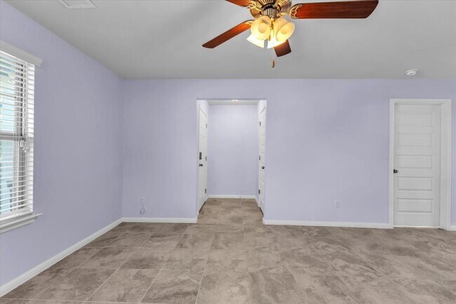 Building Photo - 440 Star Thistle St