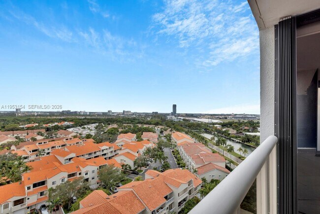 Building Photo - 3598 Yacht Club Dr