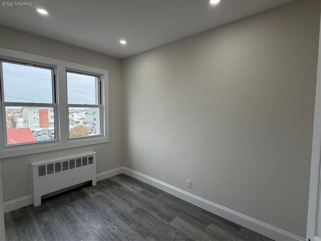 Building Photo - 830 E Broadway