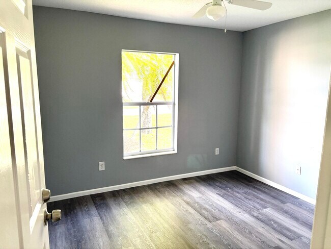 Building Photo - 2872 SW Fluvia St