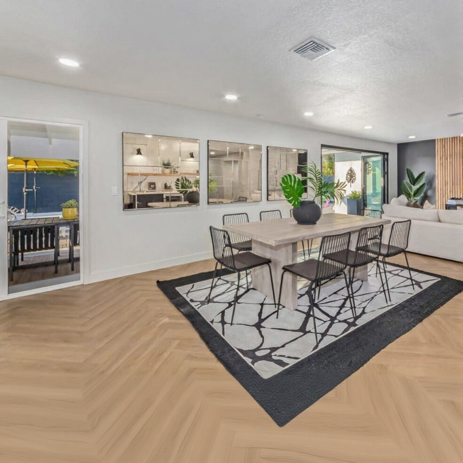 Building Photo - 5002 E Paradise Dr