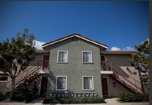 Building Photo - Village Green