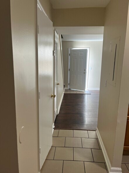 Building Photo - 3526 Brookway Dr