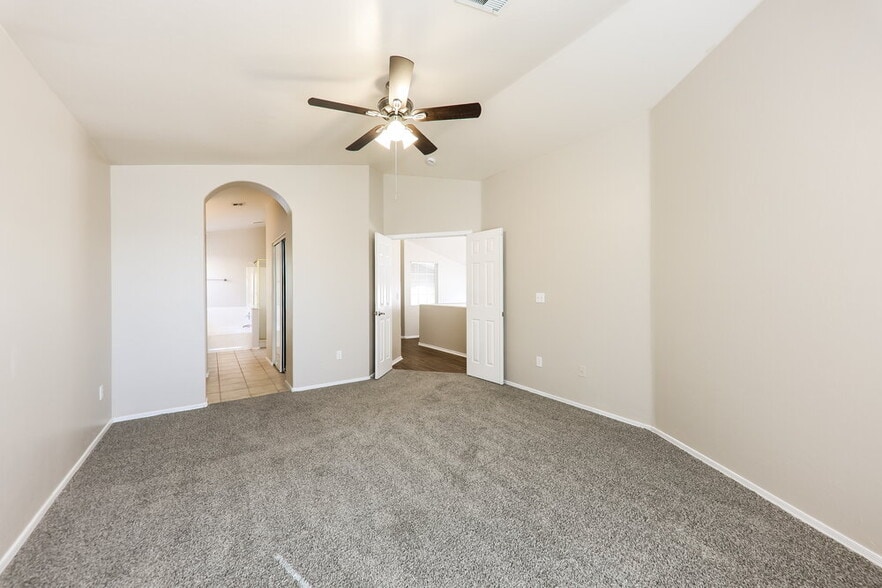 Building Photo - 1515 E South Fork Dr