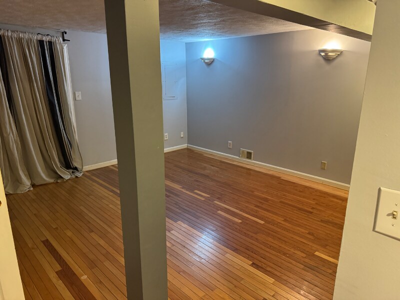 Building Photo - 15017 Oak Crest Ct