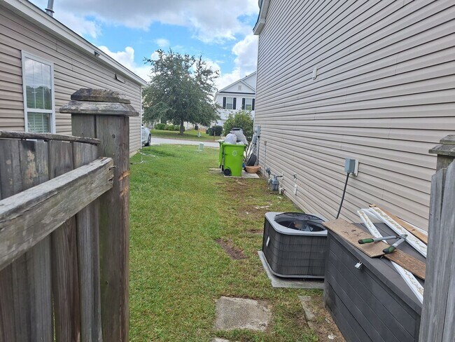 Building Photo - Wonderful Four Bedroom Home Located in Northeast Columbia!