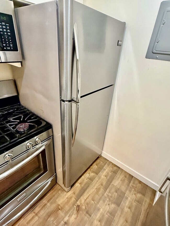 Building Photo - 11511 Rochester Ave