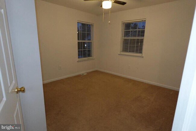 Building Photo - 737 Seminary St