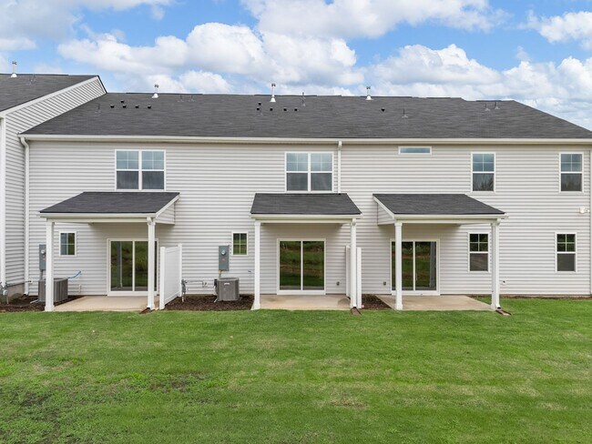 Building Photo - Modern Comfort Meets Southern Charm – New ...