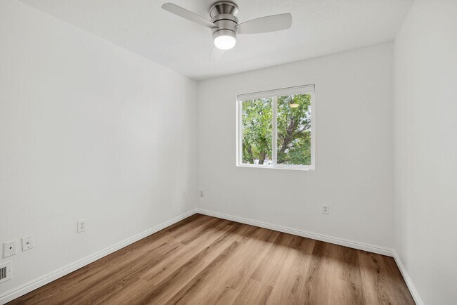 Building Photo - 3 Bedroom Kuna home with Fenced back yard - Pets Welcome!!