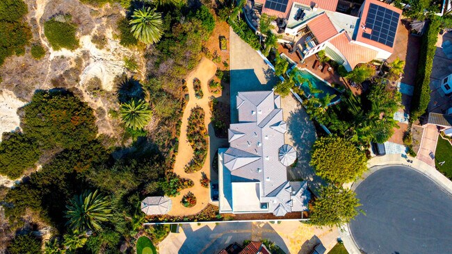 Building Photo - 3811 Vista Blanca