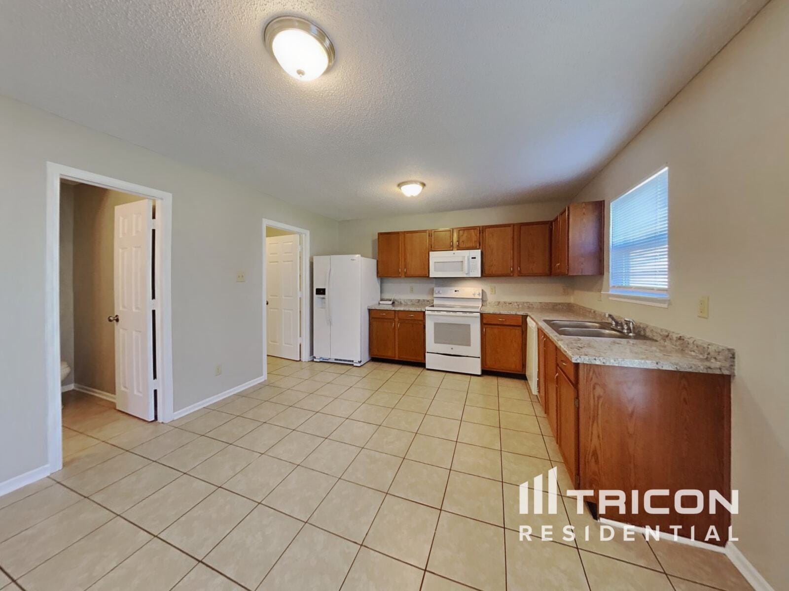 Building Photo - 13460 N Carwood Ct