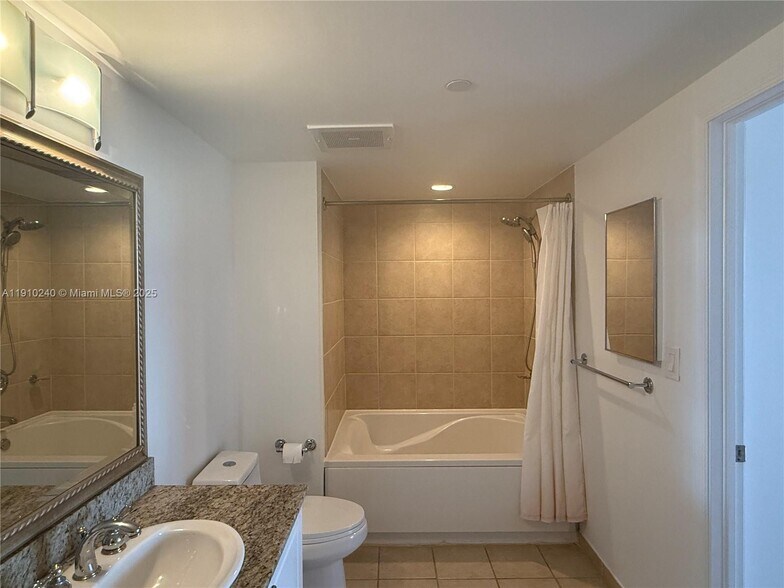 Building Photo - 19501 W Country Club Dr