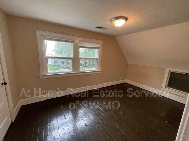 Building Photo - 1440 E McDaniel St