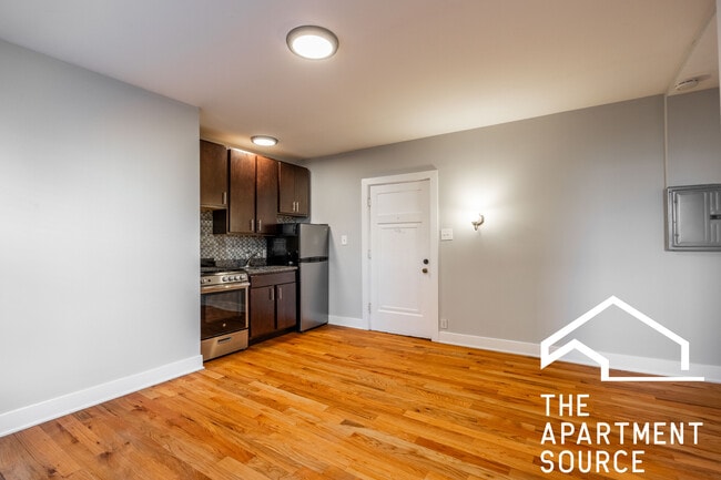 Building Photo - 4546 N Damen Ave