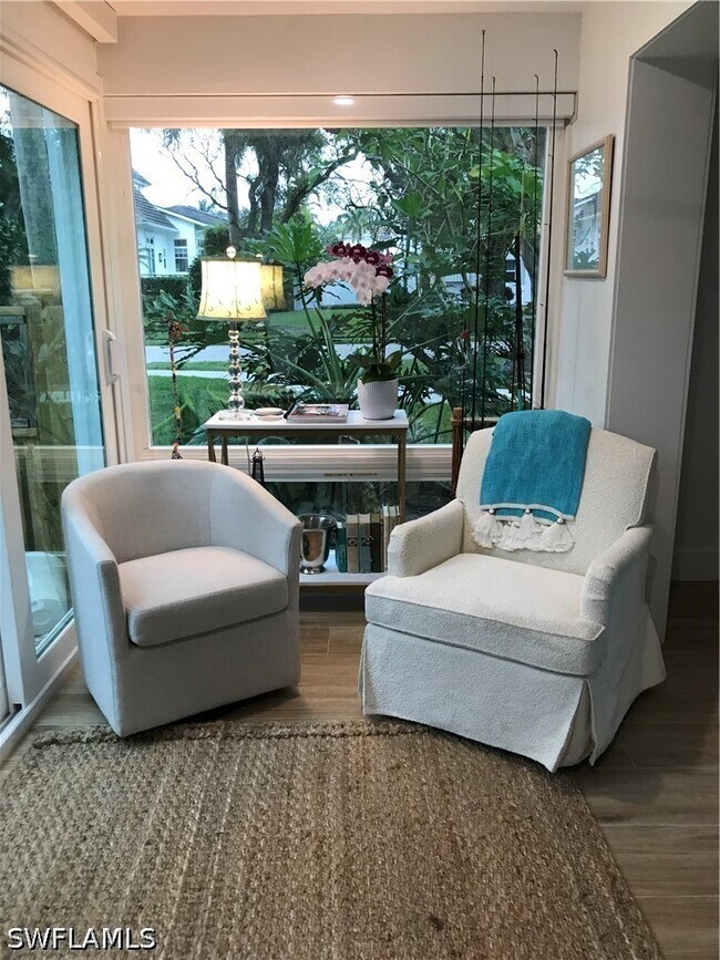 Building Photo - 302 2nd St S