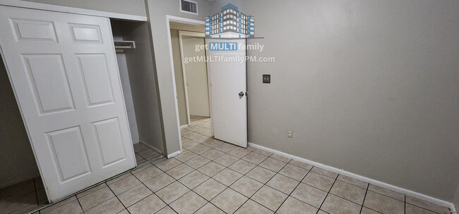 Building Photo - Discover Your Ideal Home: 3-Bed/2-Bath Apa...