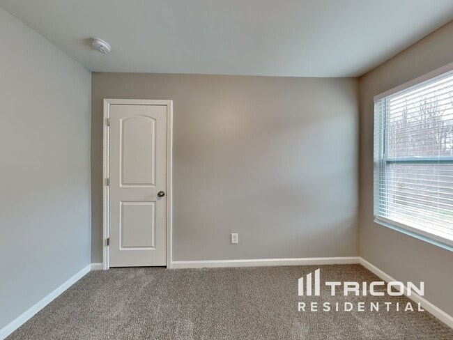 Building Photo - 918 Robys Pl