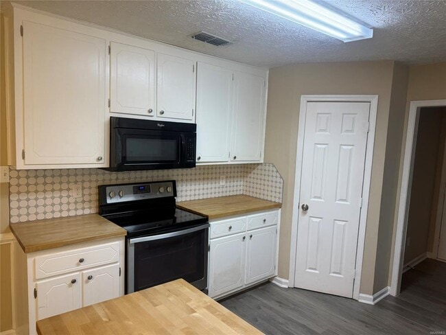 Building Photo - 1206 Kingston Green Dr