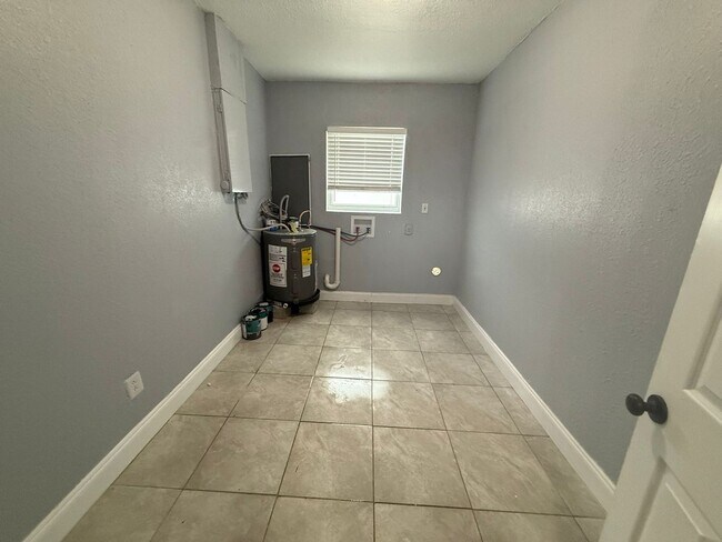 Building Photo - Beautiful 4BR/3BA Home